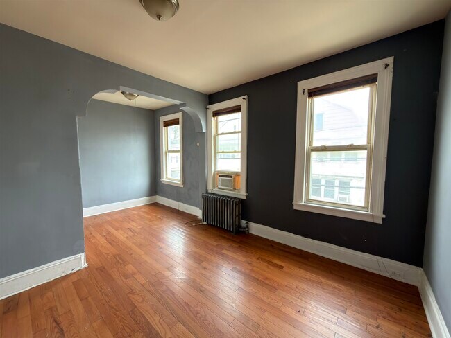 225 Lembeck Ave Unit 2