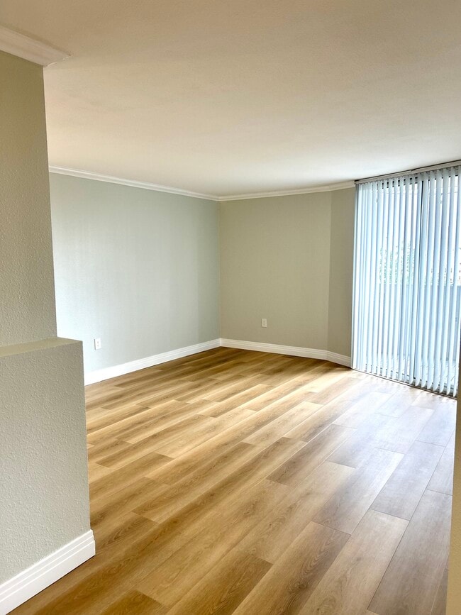 Living Area - 601 W 11th Ave Unit 517