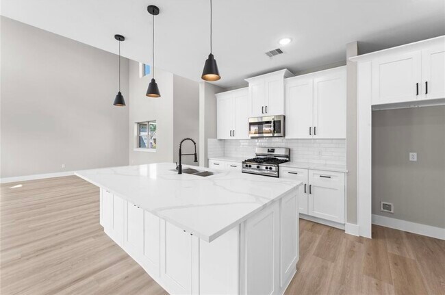 Photo - 2606 Martinas