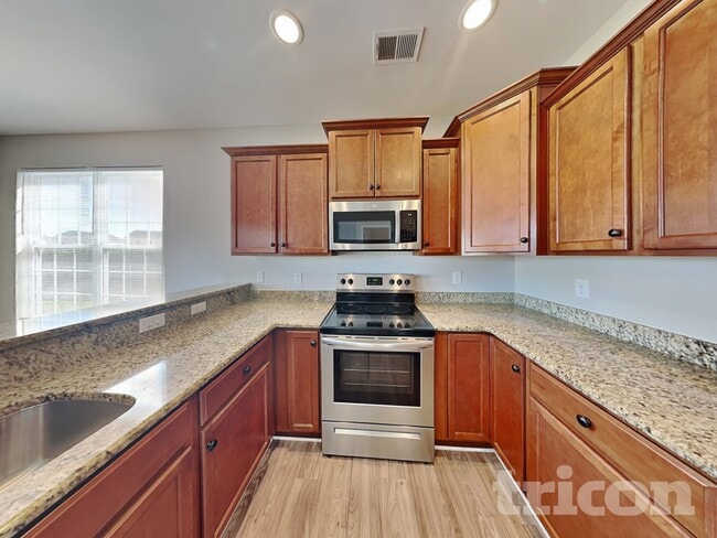 Photo - 651 Braekel Way