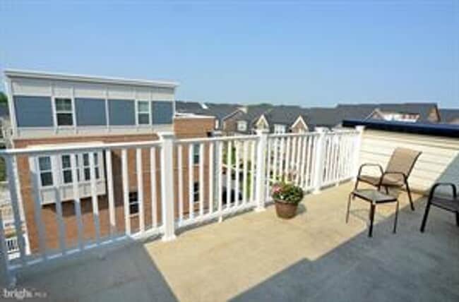 Photo - 4 LEVEL TOWNHOUSE WITH 2 CAR GARAGE, WALKING DISTANCE TO DOWNTOWN CROWN