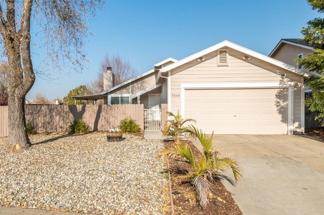 Updated 3 bedroom home in Ridgepoint Area - Updated 3 bedroom home in Ridgepoint Area