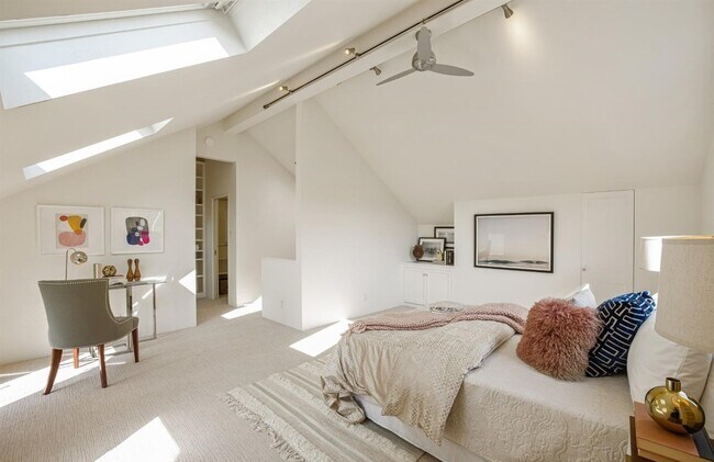 Photo - 2548 Pine St