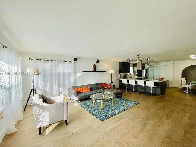 Photo - 1143 Lincoln St