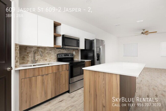 Photo - 609 Jasper St