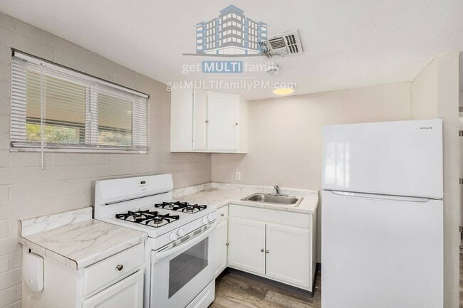 Photo - 1402 W Mercer Ln Unit 2