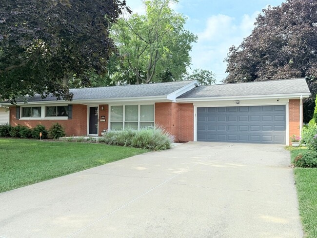 Building Photo - Incredible Ranch on Ivanhoe Way! Rental