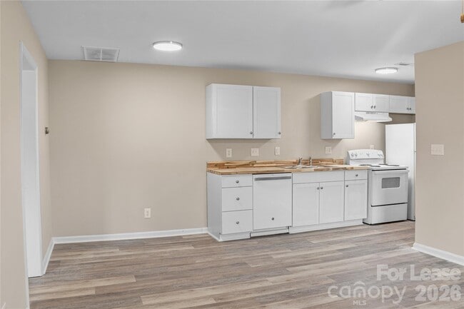 Photo - 300 E Gold St Unidad 3