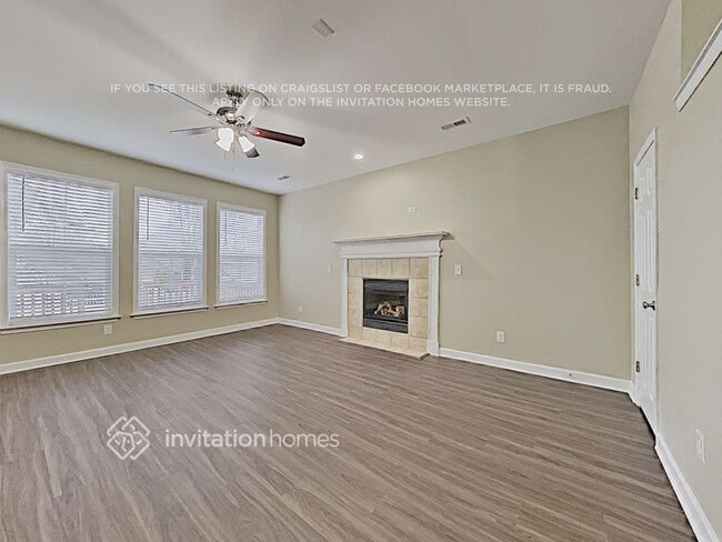 Photo - 18610 The Commons Blvd