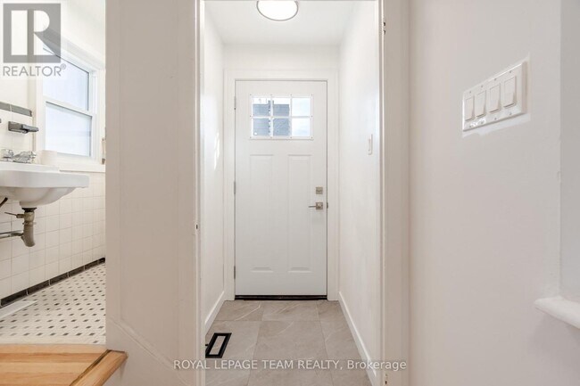 Photo - 1487 Morisset Ave