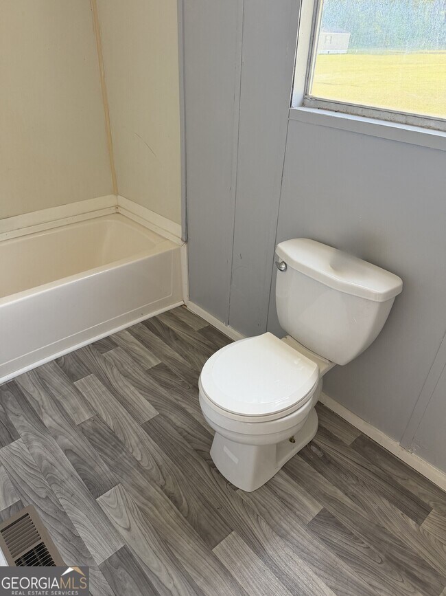 Photo - 220 Sycamore Ln