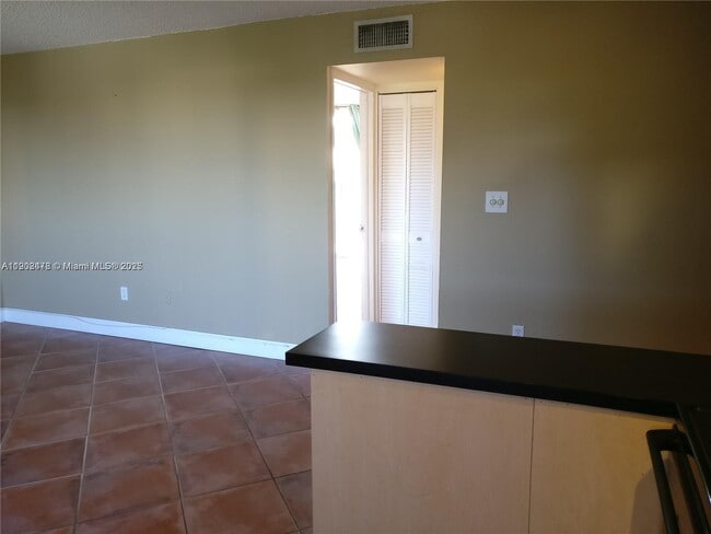 Photo - 1801 S Treasure Dr Unidad 502