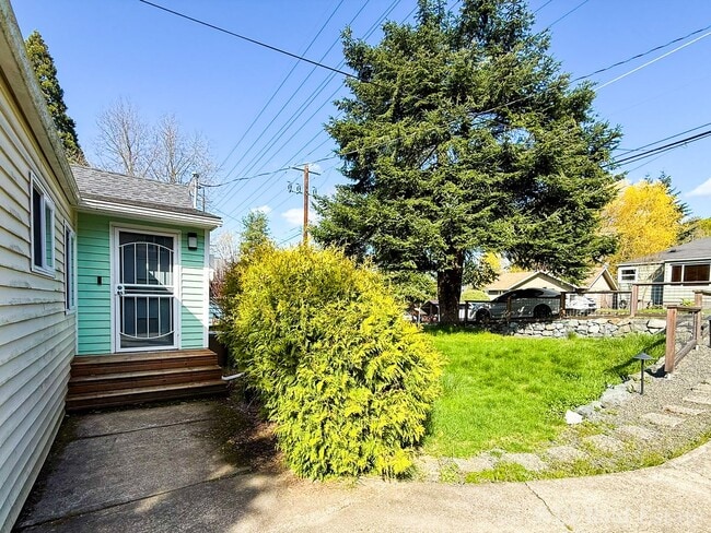 Photo - Beautiful newly remodeled 3 bed/2 bath home! Walking distance to Northgate Lightrail!