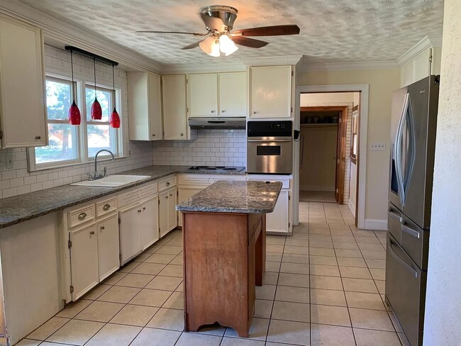 Photo - 258 Prince Charles Dr