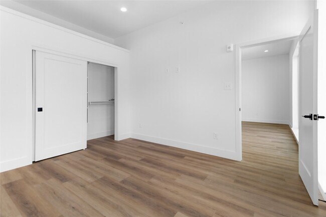 Building Photo - 5614 Larkin St Unit B