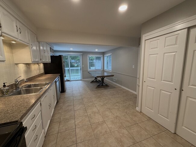 Photo - 21450 Frazer Ave