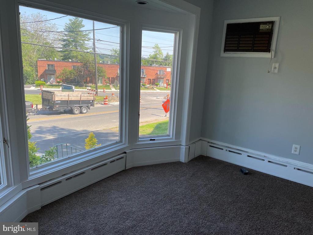 Photo - 1053 Easton Rd