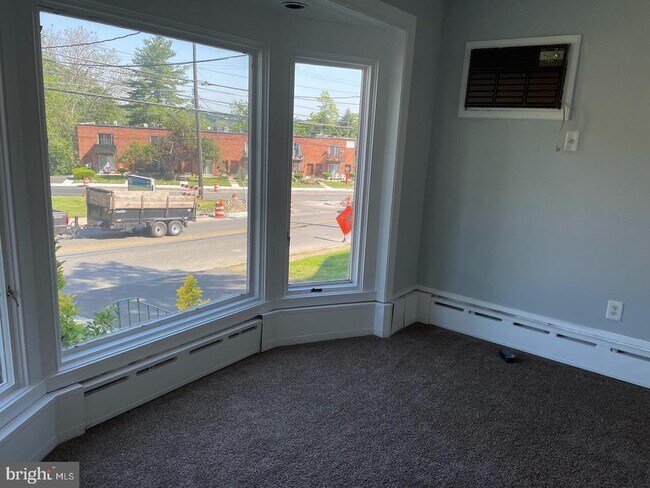 1053 Easton Rd