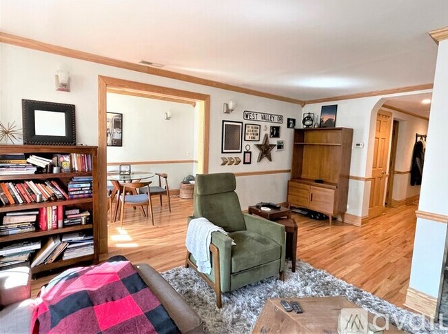 Photo - 1354 W Carmen Ave Unit 1