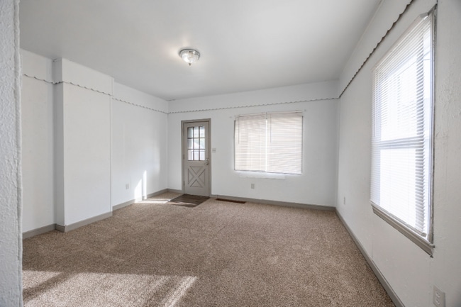 Photo - 308 Menoher Wy Casa Adosada