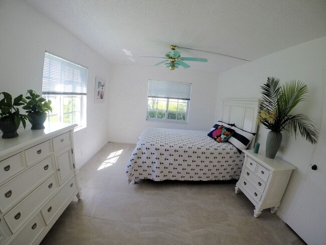 Building Photo - 770 SE 2nd Ave Unit Ccay