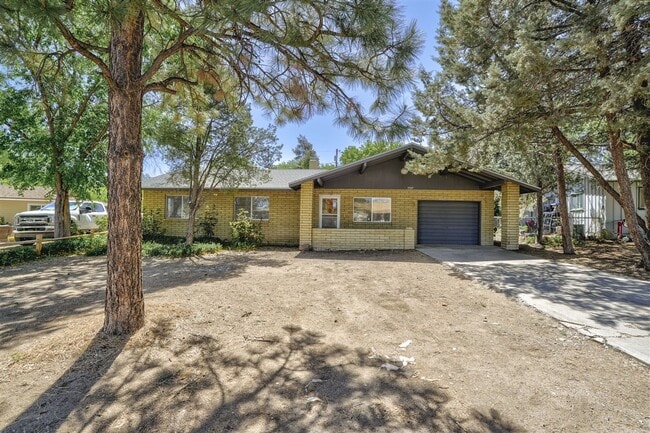 Building Photo - 3 Bedroom, 2 Bath Home with Garage For Rent in Prescott!