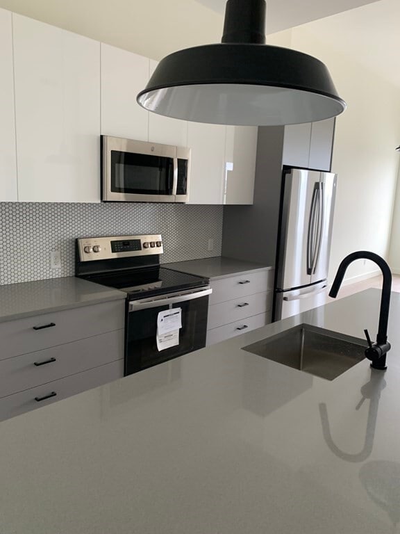 Building Photo - 2 Derby Square Unit 401 Rental