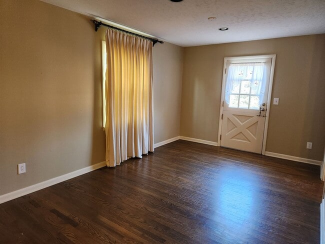 Photo - 104 Linwood Dr Unit 1