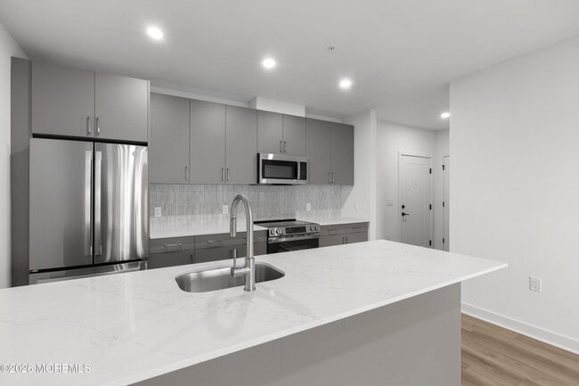 Photo - 180 Morris Ave Unit 403