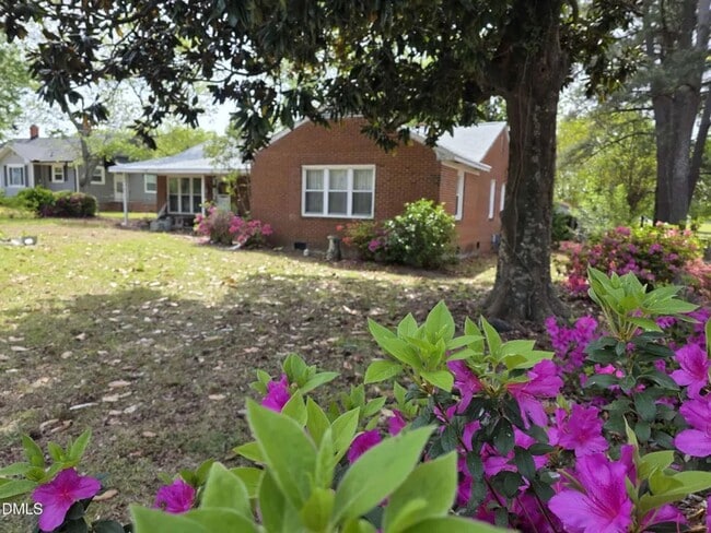 Building Photo - 1305 Erwin Rd
