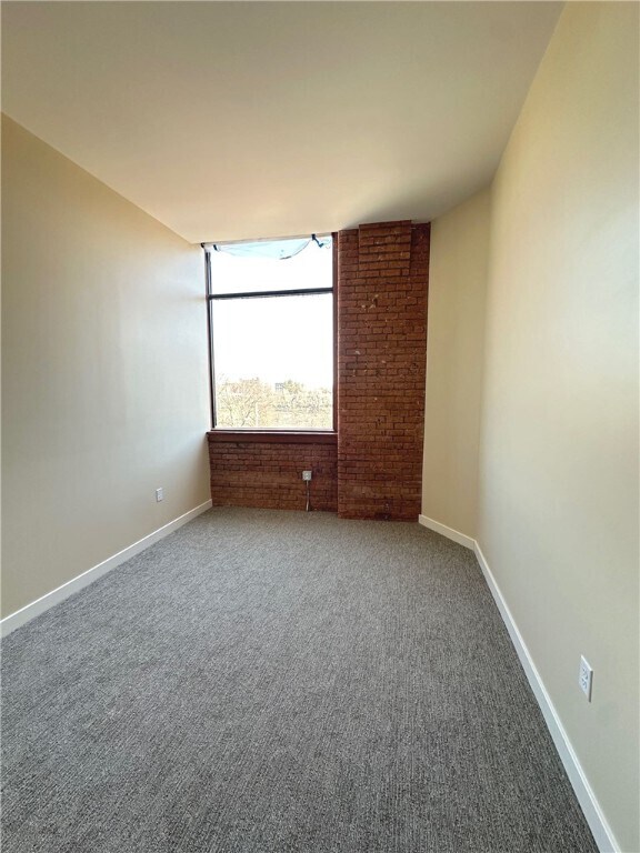 Building Photo - 64 Commercial St Rental
