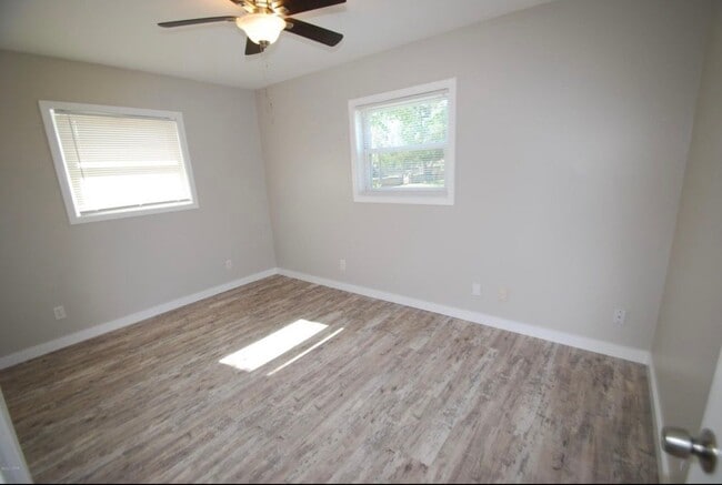Photo - 1710 Drake Ave