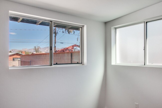 Photo - 1221 E 13th St