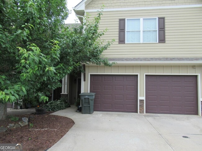 Building Photo - 168 Village Dr