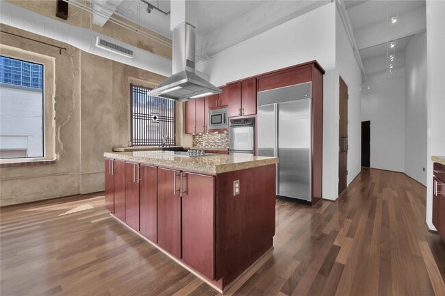 Photo - 711 Main St