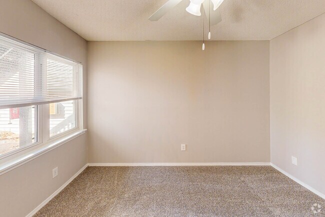2BR, 2BA-925SF - Bedroom