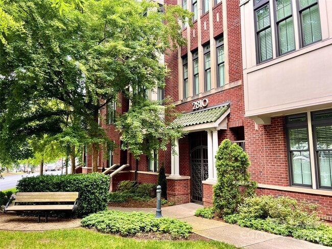 Building Photo - 2810 Selwyn Ave Unit 111 Rental