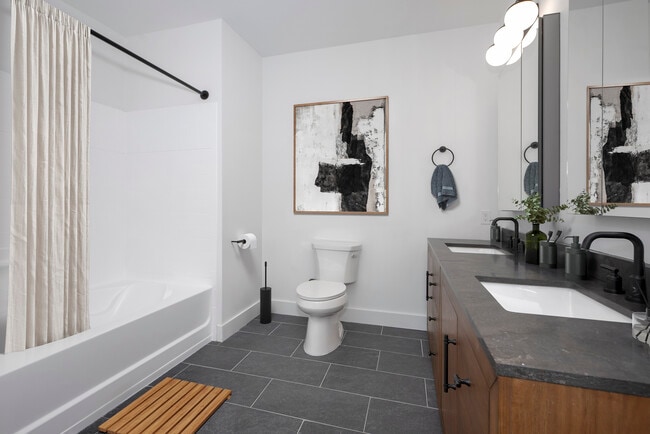 Photo - 55 Riverwalk