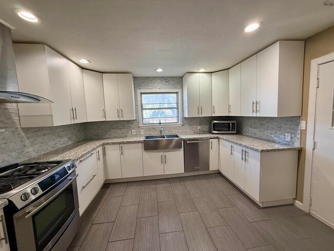 Photo - 2101 Jones St