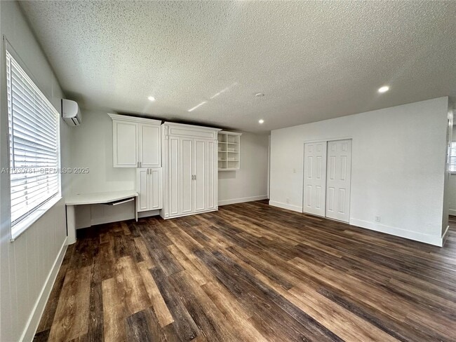 Building Photo - 112 NW 2nd Ave Unit C