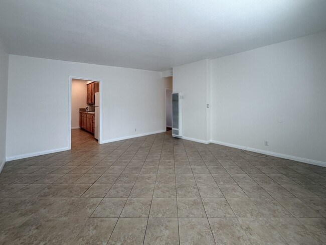 Photo - 1065 Belfast Ln