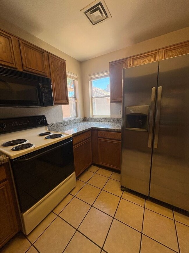 Photo - READY TO TOUR NOW! 2 Bedroom 2 Bath Peoria Townhouse