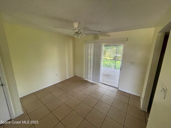 Photo - 897 Levitt Pkwy