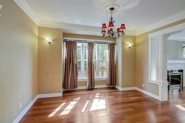 Photo - 5042 7th Ave NE