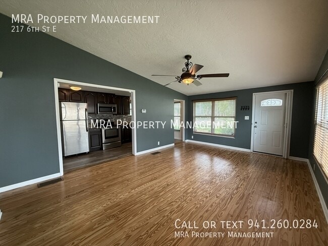Photo - 217 6th St E
