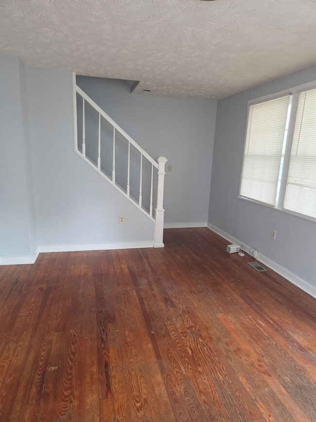 909 Bryan St