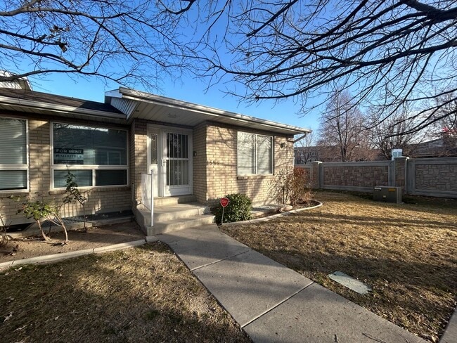 Building Photo - 3 Bedroom 2 Bathroom Condo in West Jordan by the new Temple!