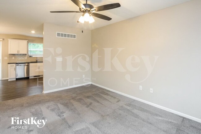 Photo - 5015 N Belmont Ave