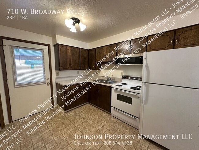 Photo - 710 W Broadway Ave