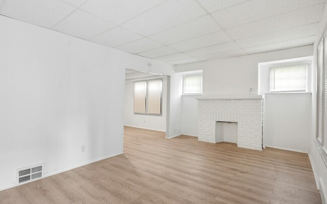 Building Photo - 1554 Larchmont Rd Rental
